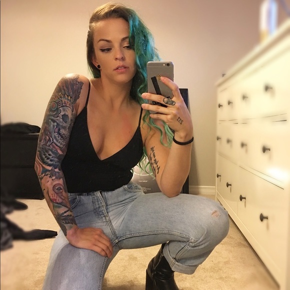 Meet your Posher, Shelby - Picture 1 of 2